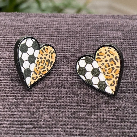 Soccer ⚽️ heart stud earrings - Soccer Mom, Coach, Player - Picture 1 of 2